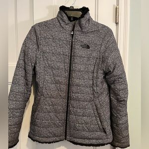 The North Face reversible jacket. Girls XL. Black/White.